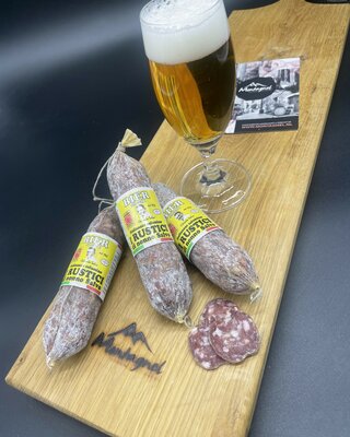 Italiaanse worst Salamino met Bier