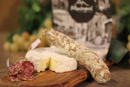Franse worst. Camembert (Frankrijk)