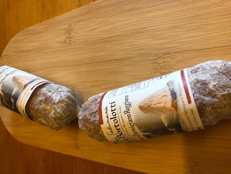 Italiaanse worst. Salamino parmiggiano (Italie)